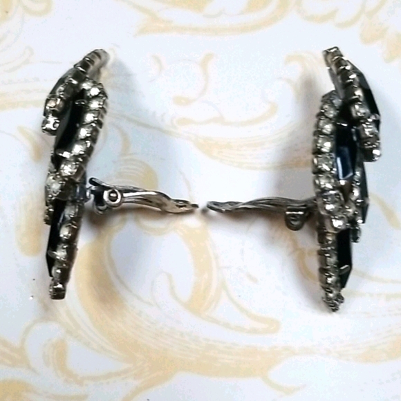 Vintage 1950s Black and Clear Rhinestone Clip Earrings - Picture 10 of 14